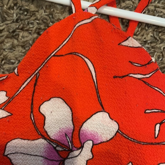 Sleeveless Top - Picture 4 of 4